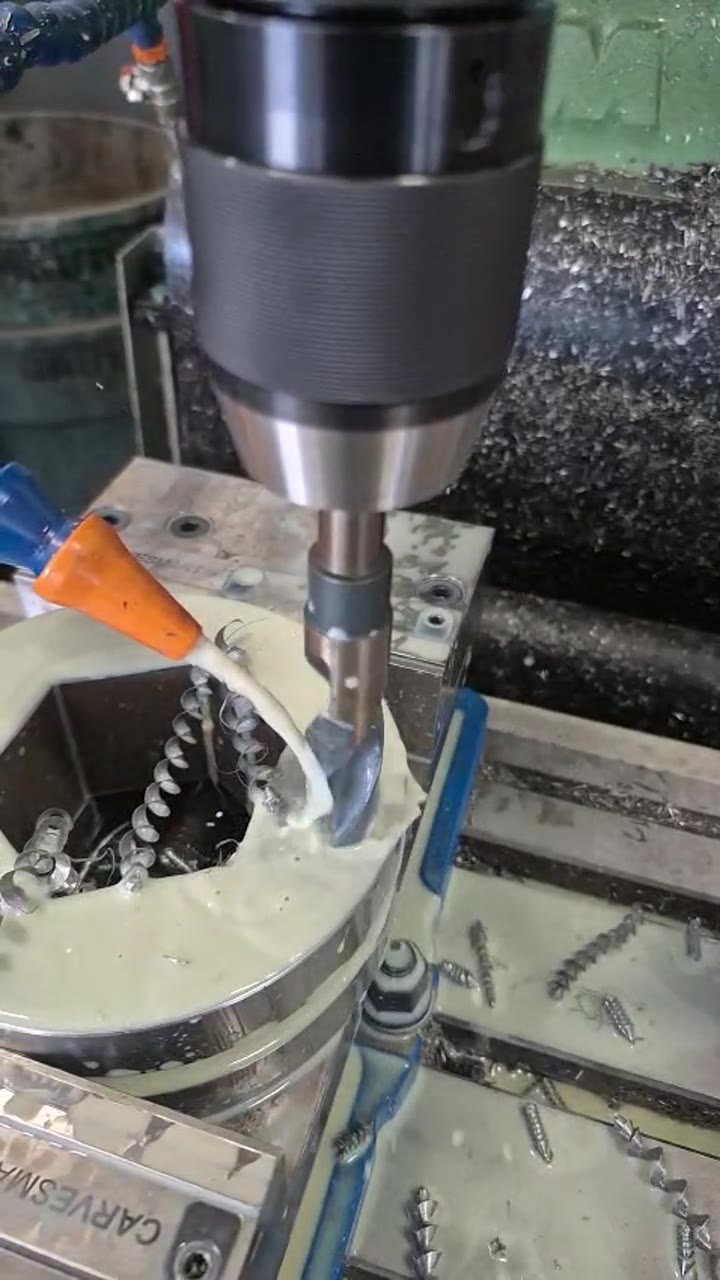 Carbide end mill in the spindle cutting steel